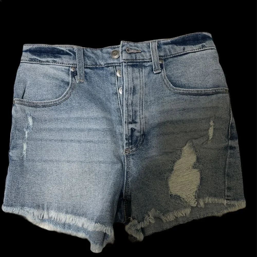#52 Frayed shorts - Picture 1 of 4